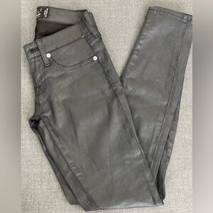 EUC Lucky Brand Charlie Skinny Jeans
Size 00